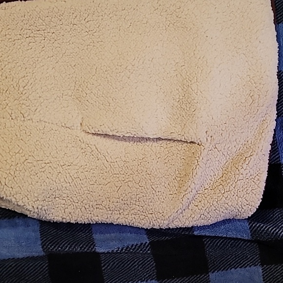 2004. Free Country. Reversible puffer vest. High quality like-new. Size Large. - Picture 14 of 16